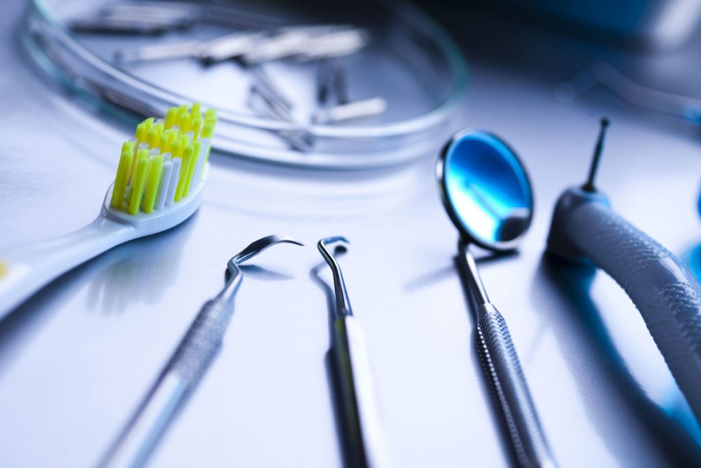 Dentisti low cost: i media ne denunciano il rischio