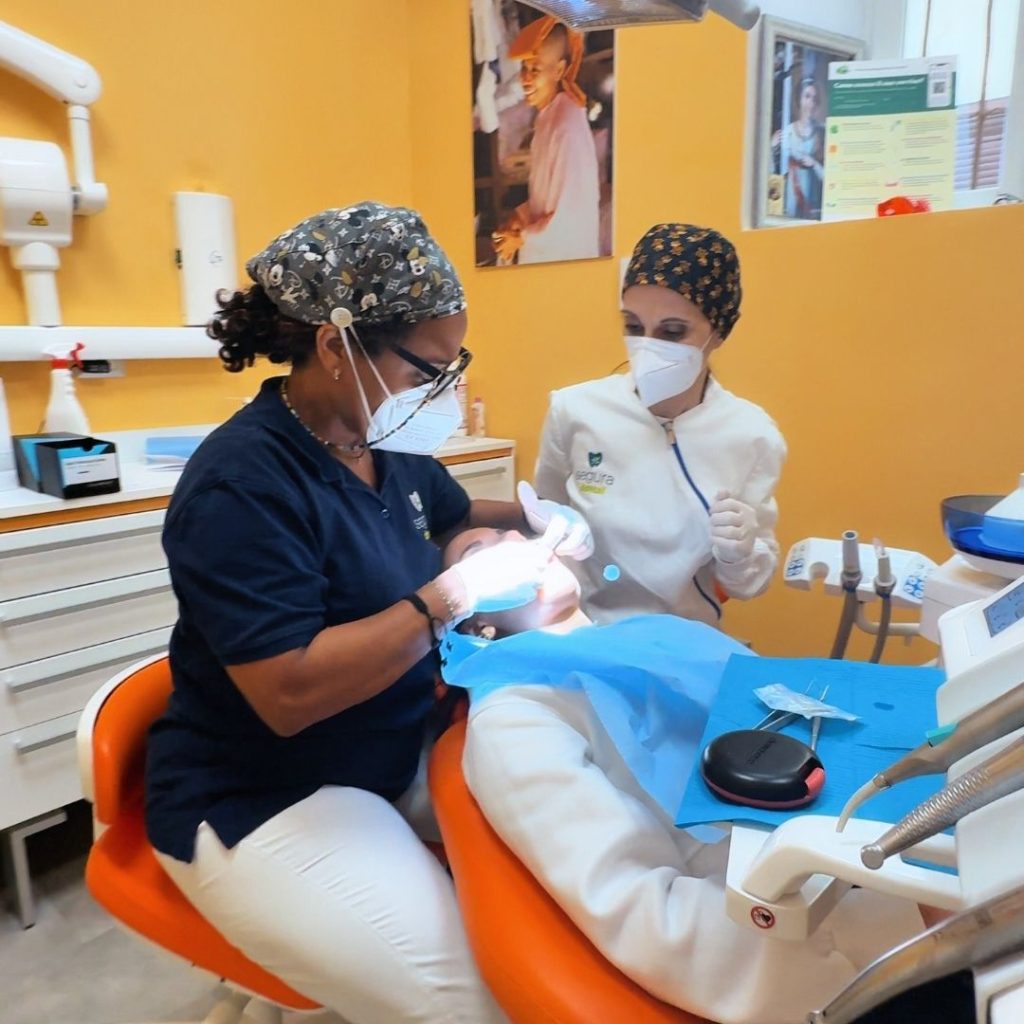 Visita odontoiatrica a Monza e Muggiò - Segura Dental | Parodontite a Monza e Muggiò